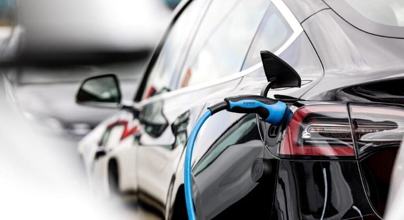 Alakul a villanyautózás: több mint háromezer nyilvános töltő van már az országban
