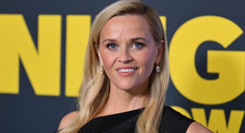 Reese Witherspoon kisfiával ünnepli az 50. születésnapját