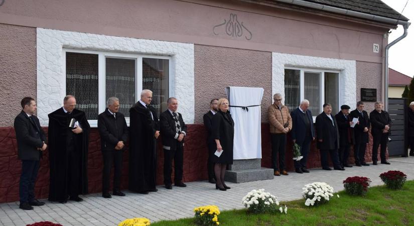 Emlékművet állítottak a holokauszt zápszonyi áldozatainak - Felejteni bűn, emlékezni kötelesség