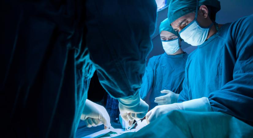 Káosz és kétségbeesés: külföldre szökött a kórházigazgató, magukra maradtak a betegek