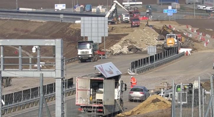 A korábbi balliberális pártok után most a Tiszát hálózhatja be az osztrák építőipari cég, a Starabag  videó