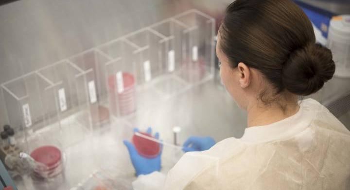 Rettenetes járvány tombol: gyorsabban terjed a vírus ebben az európai országban, mint valaha