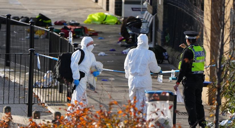 Már az állomáson is gyilkolni próbált az angliai ámokfutó – új részletek