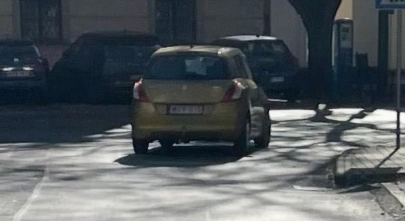 Ez az idős autós mindent megtehet? Egyből repült a feljelentés az egri nemtörődöm barbárság miatt
