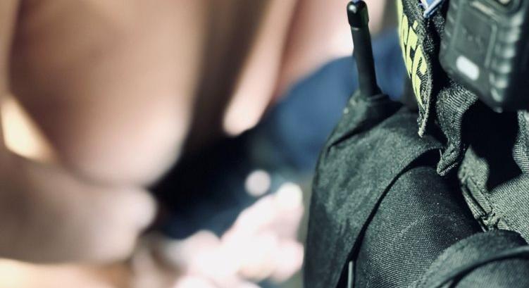 Kétségbeesett nő telefonhívása egy pocsaji házból