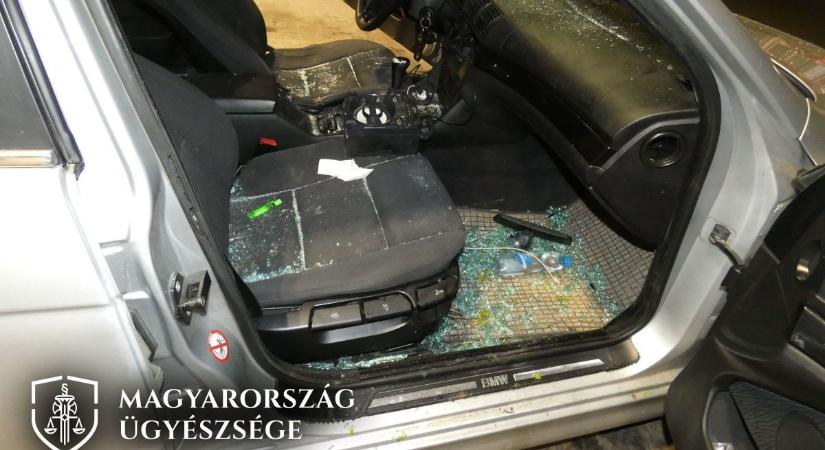 A beígért szex helyett szétverték a kellemes estére vágyó zalai férfi barátjának autóját