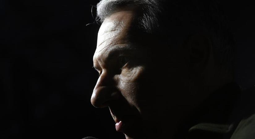 Lázár János vagy blöfföl, vagy nem ismeri a közbeszerzési törvényt, mert olyan módosítást tervez, ami már benne van