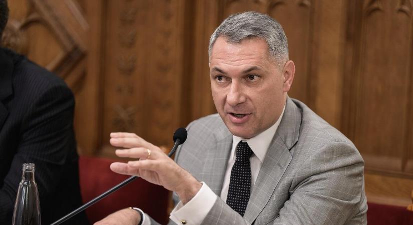 A közbeszerzési törvényt is módosítaná Lázár János a Strabag miatt