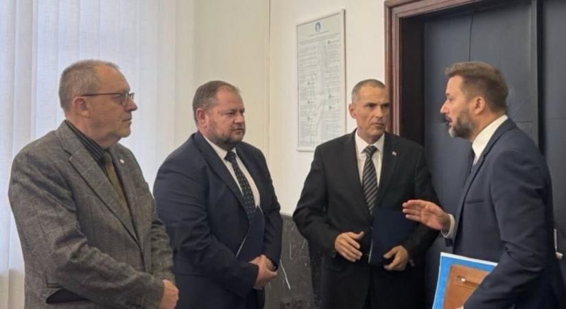 A polgármesterek a főügyésztől kérték a szigorítást, aki már boltban is „vizsgálta” a lopásokat