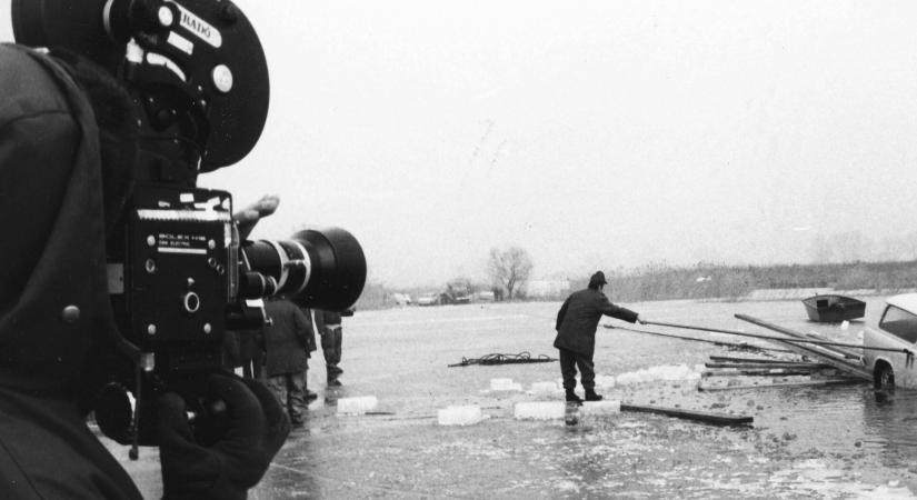 Őrült 80-as évek: Balaton jegébe szakadt a horgász Trabantja