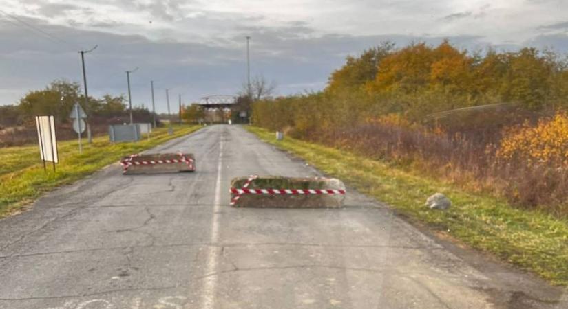 Kárpátalján betonblokkokat helyeznek el a határátkelők előtt