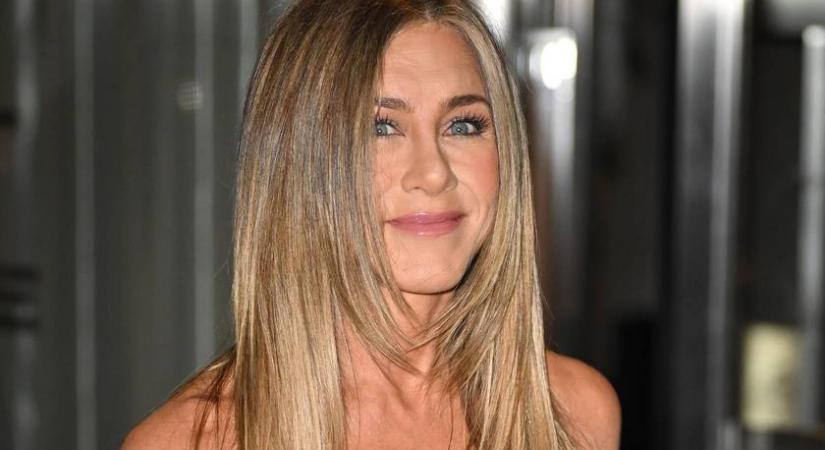 Jennifer Aniston és új párja az első közös fotón: Jim piszkosul sármos