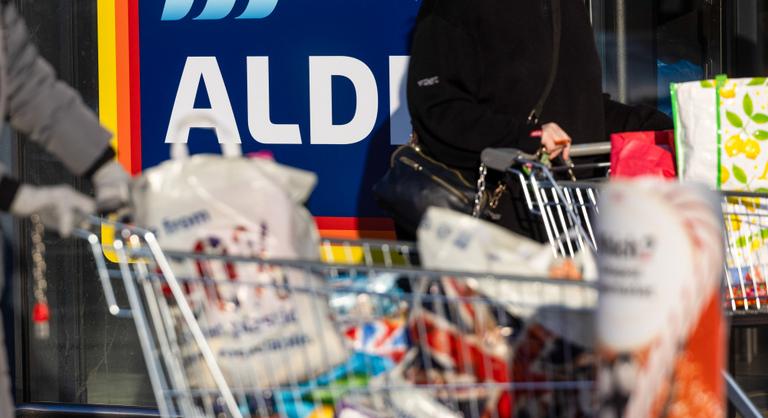 Üvöltözésig fajuló vita miatt tiltottak ki egy idős házaspárt az Aldi-ból