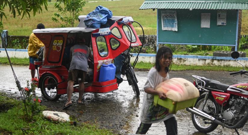 Pusztító tájfun közeleg a Fülöp-szigetek felé, több tízezer embert evakuáltak