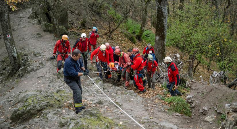 Mentőakció a Vadálló-köveknél