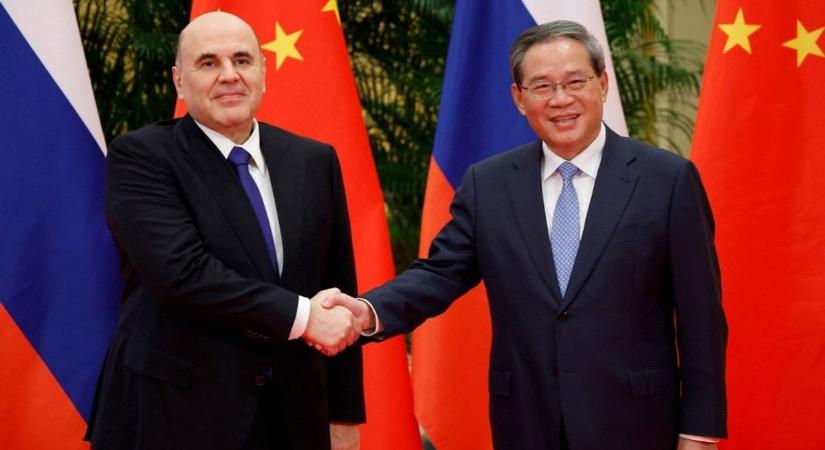 Kiderült Kína titkos terve: hatalmas pénzeket keres az orosz-ukrán háborúval — Hszi Csin-ping luxussal várta az orosz miniszterelnököt a 30. együttműködési tárgyalásra