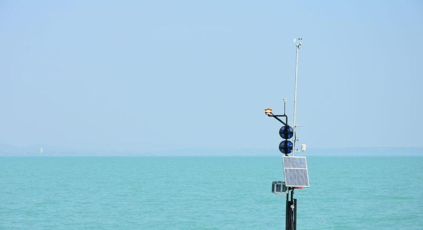 Pár napja vették észre a furcsa változást a helyiek, a Tisza-tónál mindenki erről beszél