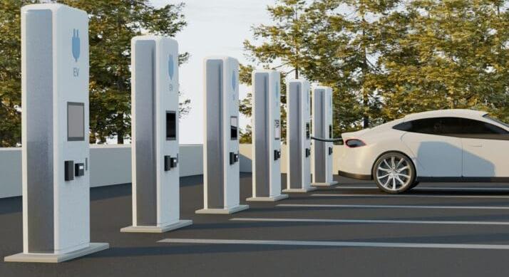 Az elektromos autózás egyszerűbbé vált az országban — Több a gyorstöltő, de területi egyenlőtlenségek vannak sz országban