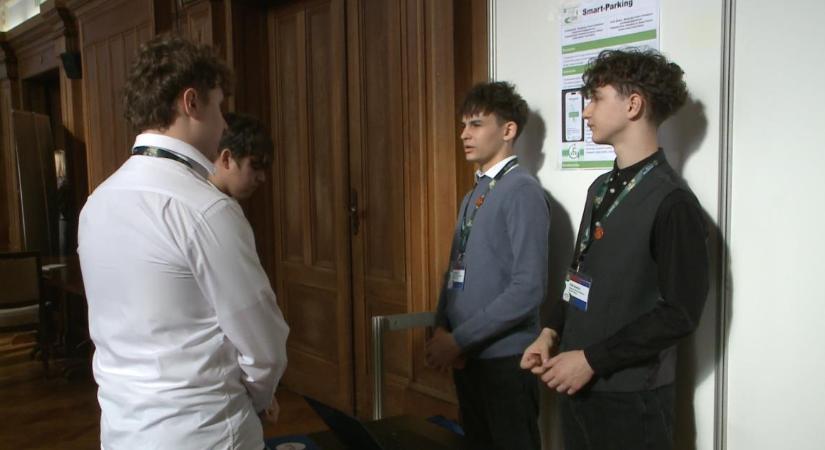 A Debreceni Egyetem adott otthont a 35. Országos Tudományos és Innovációs Olimpia regionális válogatójának