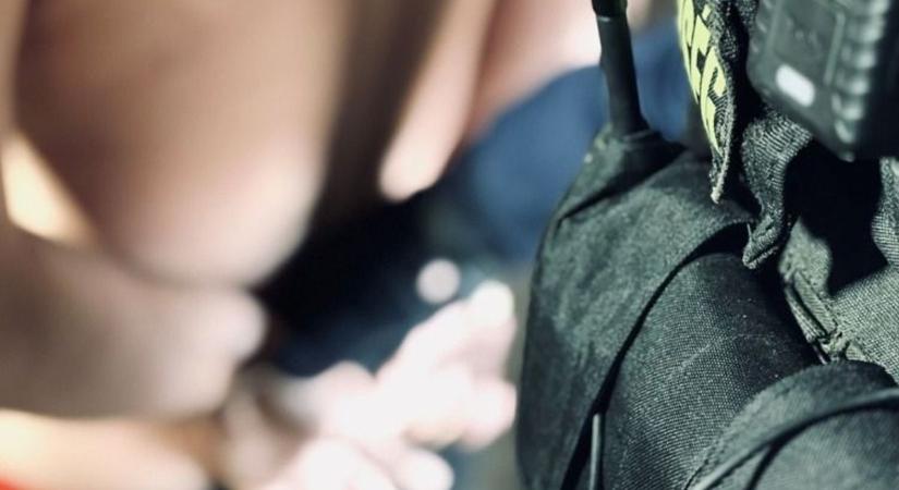 21 éves lányt találtak fogva tartva egy hajdú-bihari házban, így csinált belőle prostituáltat anya és fia