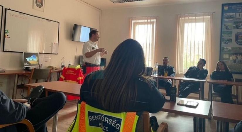 Életmentő tudást szereztek: rendőrök és tűzoltók tanultak újraélesztést Tolnában