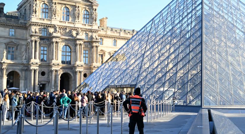 Nem bonyolították túl a kirabolt Louvre biztonsági rendszerének jelszavát: a „Louvre” szó volt a belépőkód