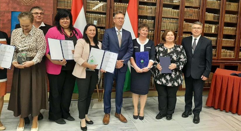 Nem is sejtenéd, mire kapott sok-sok milliót a megyei könyvtár!