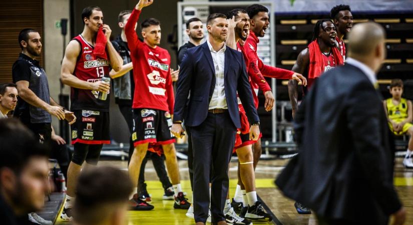 A válogatott szünetig Kocsis Tamás marad az Egis Körmend vezetőedzője