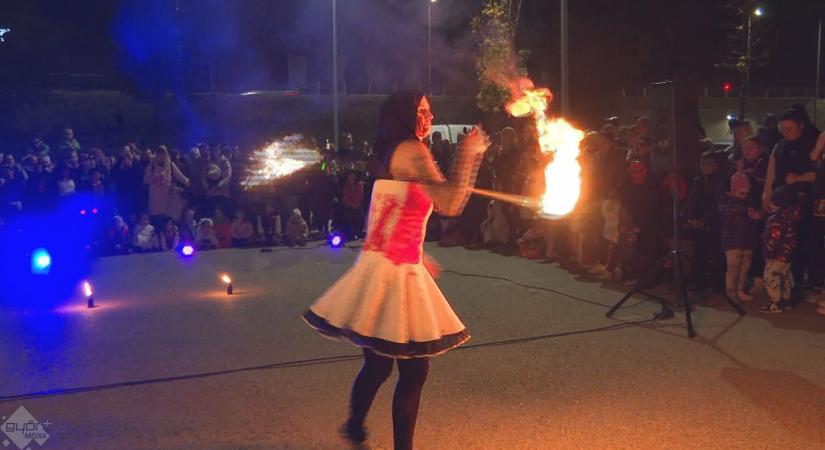 Halloween-lázban égett a város