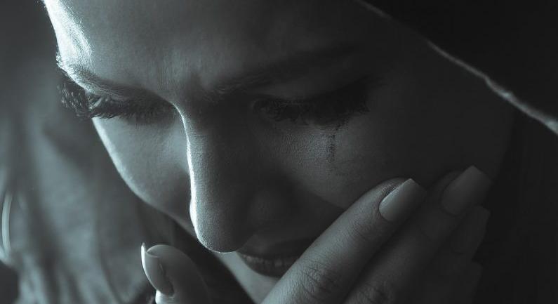 Anya és fia kényszerített prostitúcióra egy fiatal nőt Pocsajban