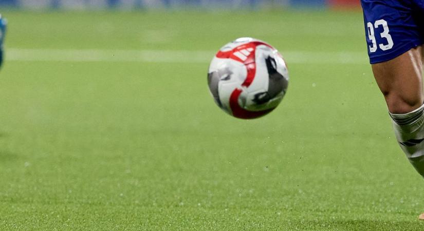 Fegyverrel fenyegetett meg egy futballistát Angliában, letartóztattak egy ügynököt