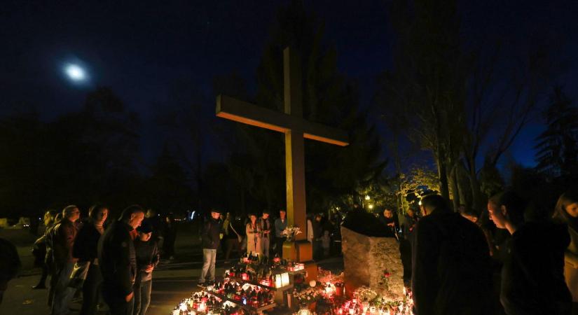 Fekete medvék és gyertyalángok: ezek voltak a hét legnézettebb fotógalériái