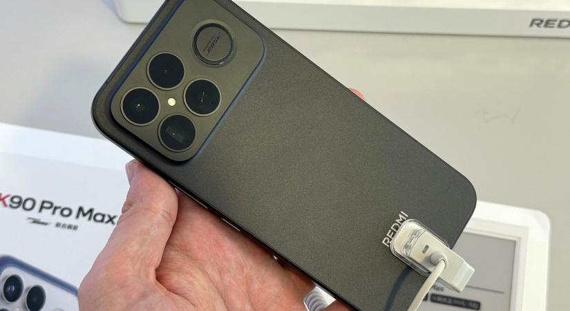 Kezünkben a mélynyomóval szerelt Redmi K90 Pro Max