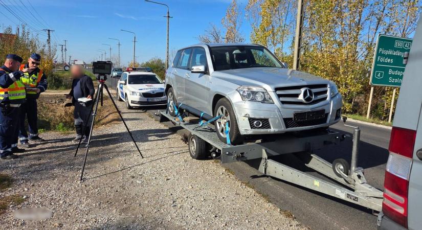 Furcsán imbolygó utánfutó Berettyóújfalunál