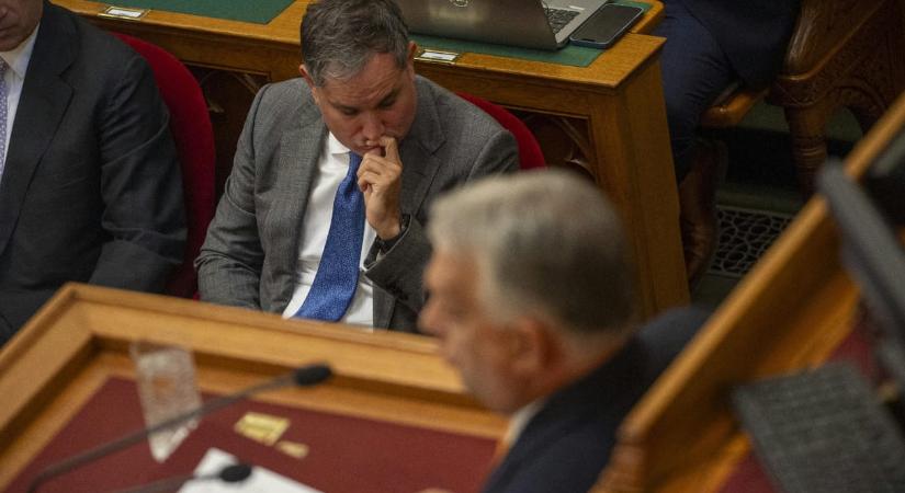 A kormányváltás rövid távon meglökné a magyar gazdaságot, de a kiigazítást nem lehet megúszni