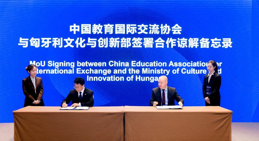 Együttműködési megállapodás a Kínai Oktatási Csereprogramok Szövetsége és a magyar szaktárca között