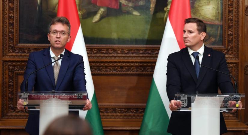 A Nemzeti Múzeum főigazgatója vette át Demeter Szilárdtól a Közgyűjteményi Központ vezetését