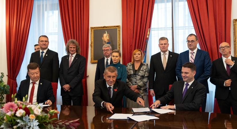 Megalakult az új koalíciós kormány Csehországban