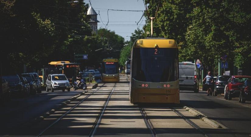 Karambol nehezíti a szegedi villamosok közelekedését