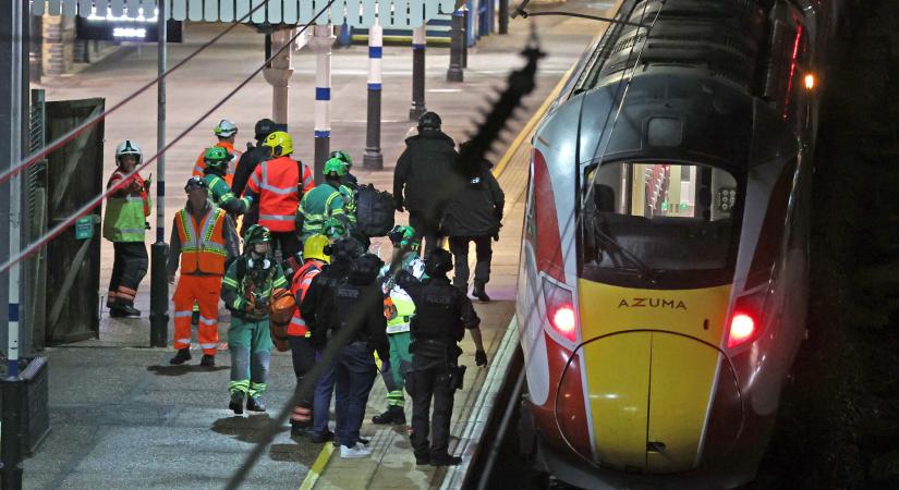 Terror a londoni vonaton: egy focista is megsérült a vérfagyasztó támadásban!