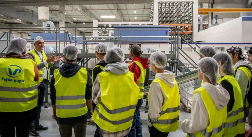 A jövő szakmája Dunaföldváron: fiatalokat vár a Vajda Papír