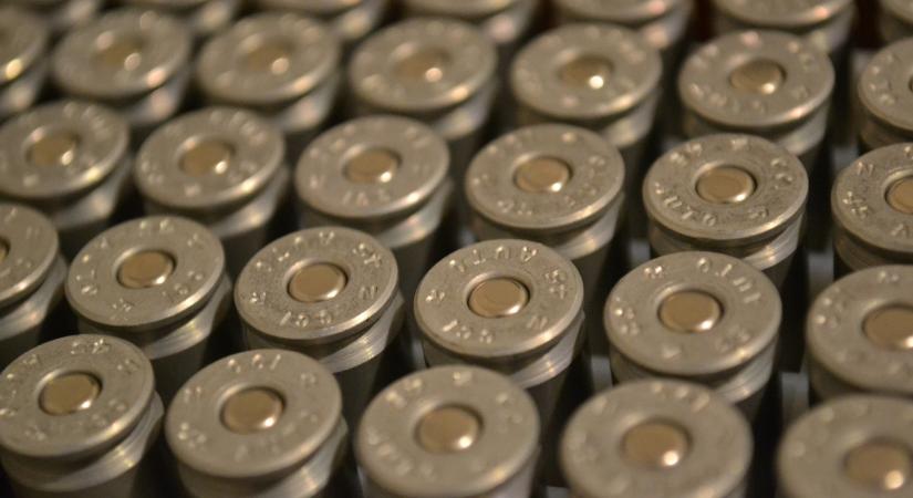 Hozzánk költözteti termelését egy svájci fegyvergyártó