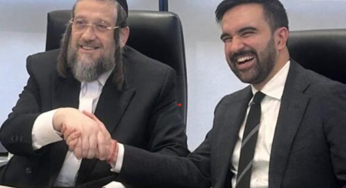 A szatmári haszidok megosztottak: az Izrael-ellenes Mamdanit vagy a centrista Cuomót támogassák?