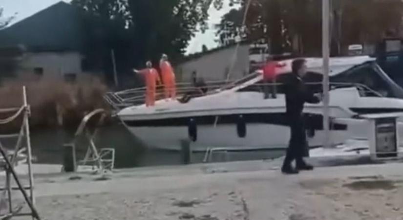 Puskás Peti és Ember Márk hajón menekült, Balázs tehetetlen volt