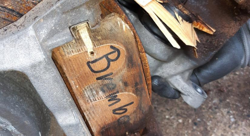 Nem fogott rendesen a Mercedes GLE fékje, kiderült, hogy fából vannak a fékbetétjei