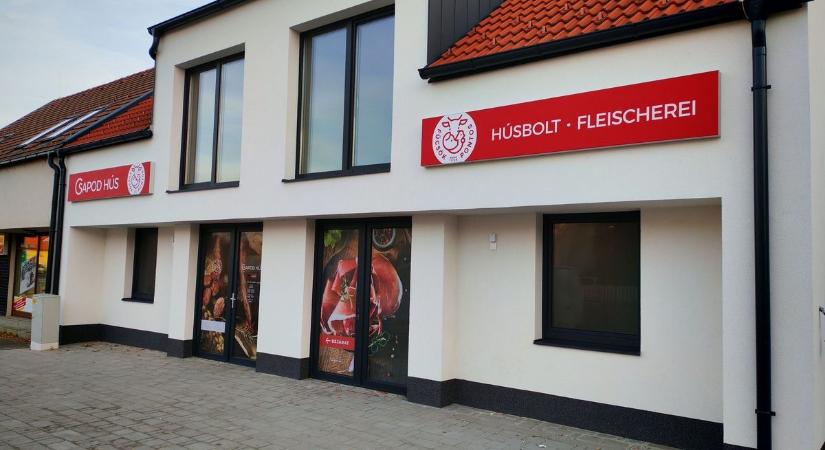 Megújult környezetben, változatlan minőséggel várja vásárlóit a Csapod Hús Fertődön