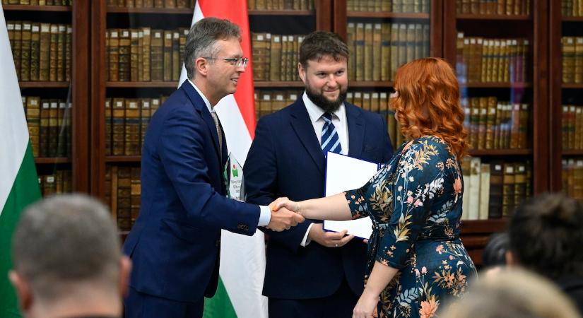 Tizennyolc könyvtárat díjaztak