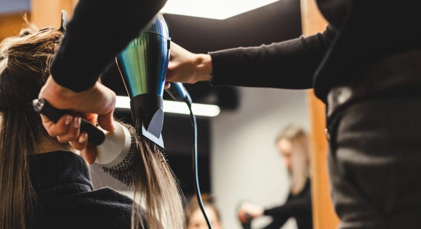 A mindszenti lány a világ legjobb fodrászai között, Sanghajban mutathatja meg tehetségét