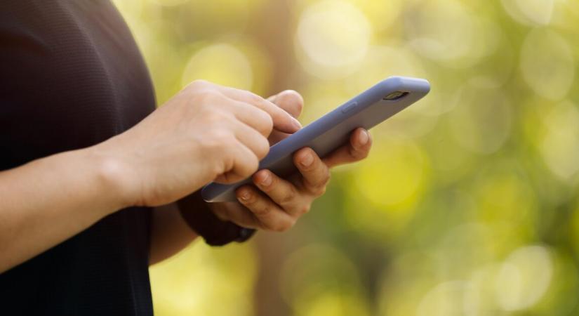 Egy kétgyermekes anya az interneten kért tanácsot – megcsalásra gyanakszik