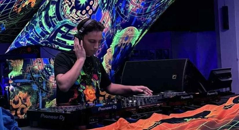 Az OZORA Fesztiválon is bizonyíthatott – tovább halad az álmai felé az ifjú lemezlovas